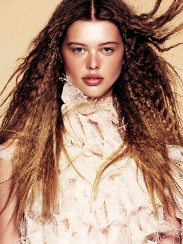 Crimped hair model in colour